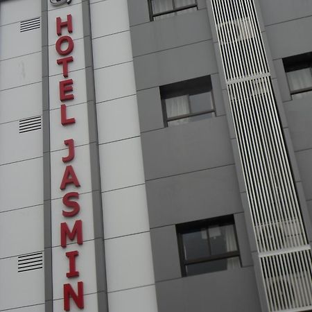 Hotel Jasmine Ахмедабад Экстерьер фото