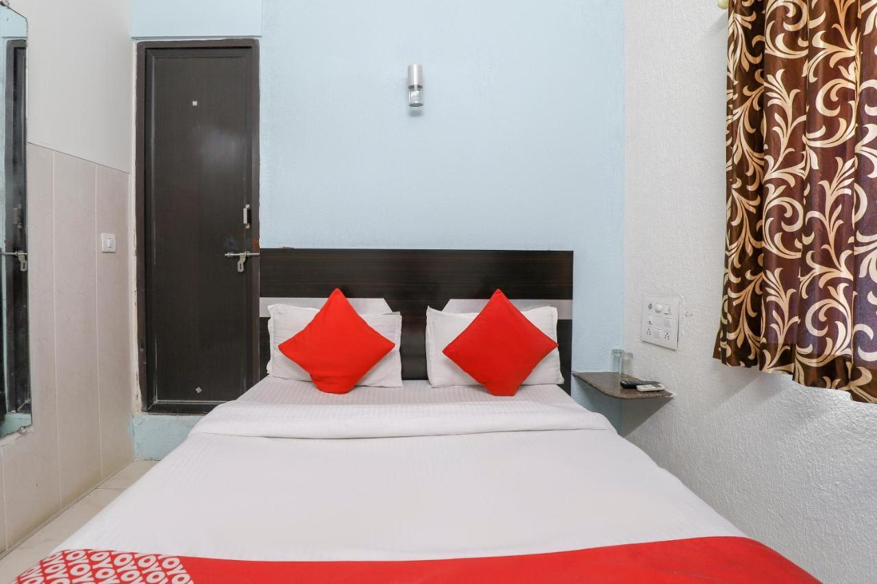 Hotel Jasmine Ахмедабад Экстерьер фото