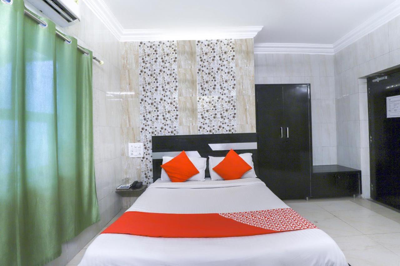 Hotel Jasmine Ахмедабад Экстерьер фото