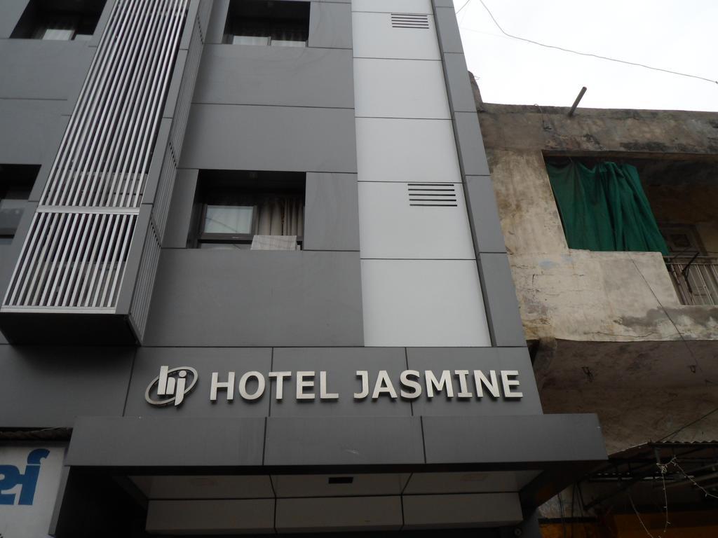 Hotel Jasmine Ахмедабад Экстерьер фото