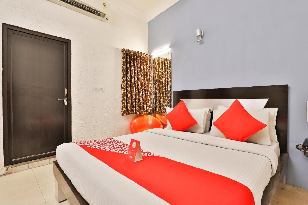 Hotel Jasmine Ахмедабад Экстерьер фото